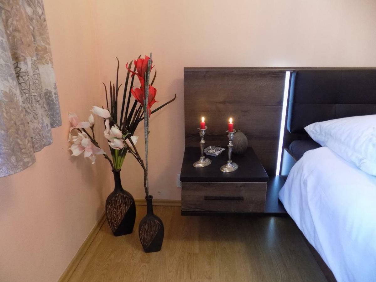 Landhaus Florian Apartment Rovensko pod Troskami ภายนอก รูปภาพ