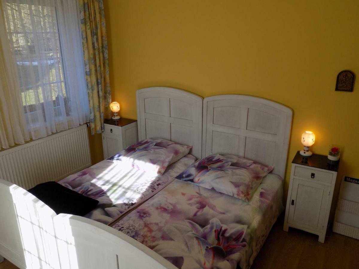 Landhaus Florian Apartment Rovensko pod Troskami ภายนอก รูปภาพ